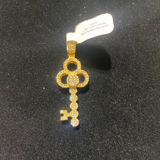 YG DIAMOND KEY PENDANT